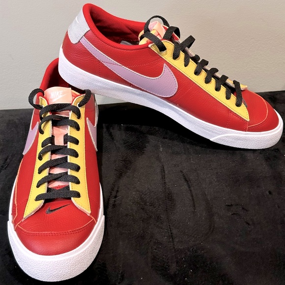 NEW Nike Blazer Low NBY (OD) Casual Sneaker - US Size Mens 10.5 (fits Women 12)